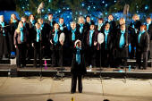 Vocal Dimension will be merrily singing festive songs under the BIG Christmas tree in Trafalgar Square in London on Tuesday 18th December from 7pm to 8pm. 